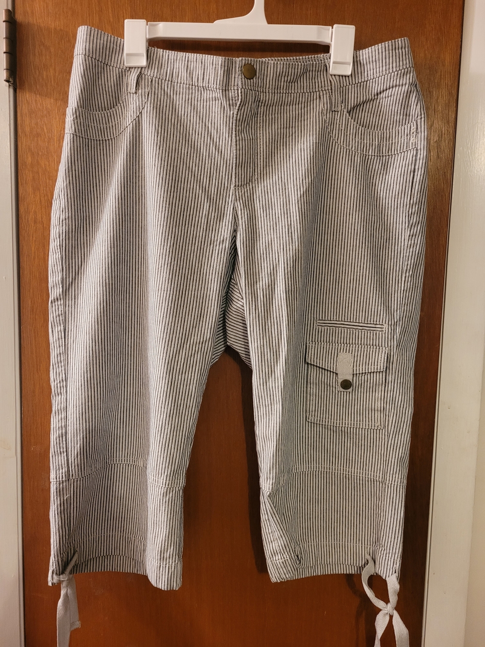Lee Women's Striped Cargo Capri Pants in White and Blue